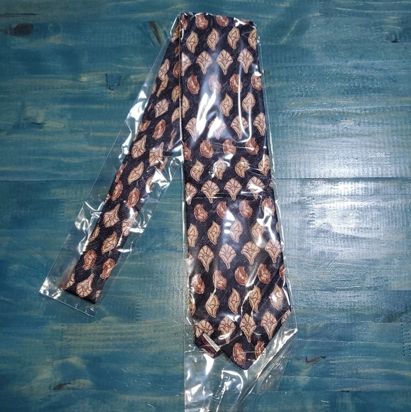 Black Tie With Gold Design New - Picture 2 of 5